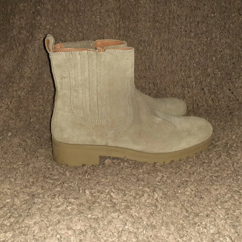 LUCKY BRAND-Hazyl-Tan/Beige Suede-Lug Sole Ankle Boots-Sz 9.5-Excellent - Picture 5 of 8